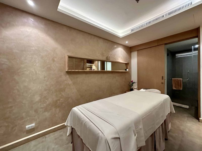 Hyatt Regency Phuket Spa Nahm bed