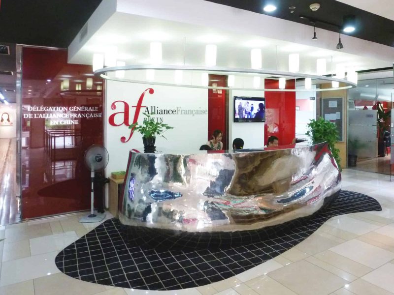 Alliance française desk